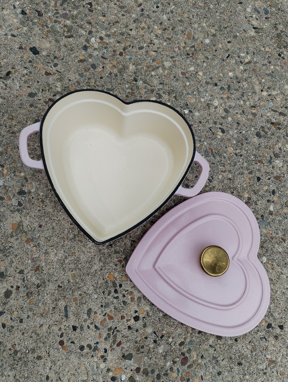 Smith & Clark IronWorks 3QT Enameled Cast Iron Dutch Oven Pink Heart Gold